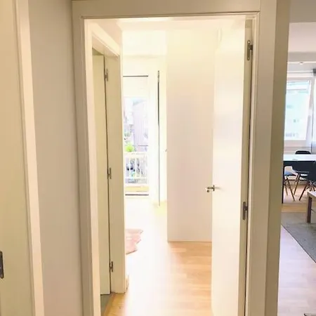 Muy Luminoso En El Centro De Apartment